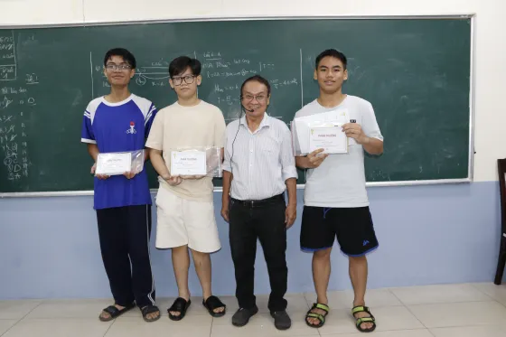 Trao thưởng Khóa Hè 2024-2025